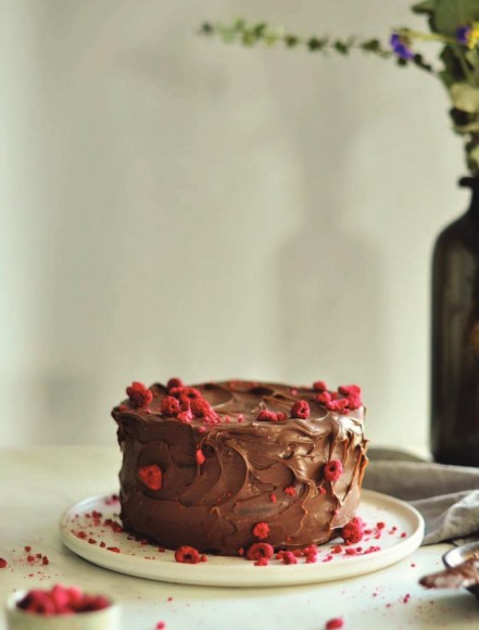 Больше чем торт. Рецепты потрясающих бисквитных тортов для тех, кто хочет создавать, а не повторять