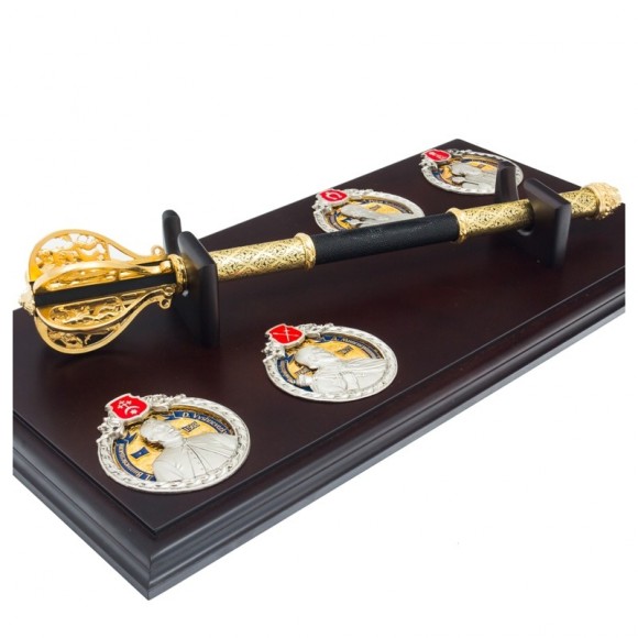 Булава (пернач) в футляре с гетманами Украины