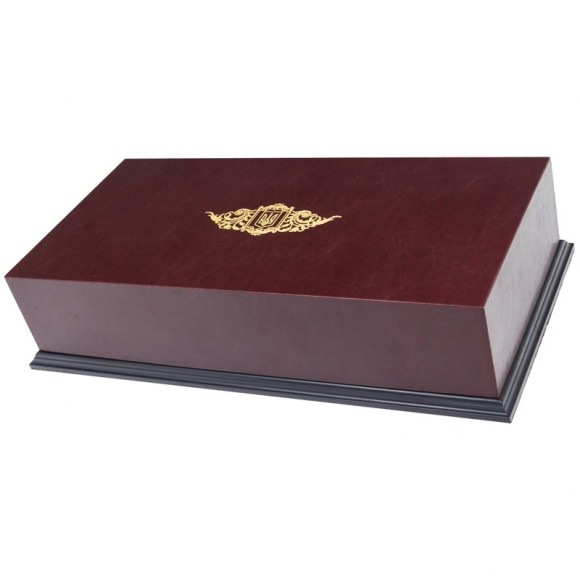 Булава (пернач) в футляре с гетманами Украины