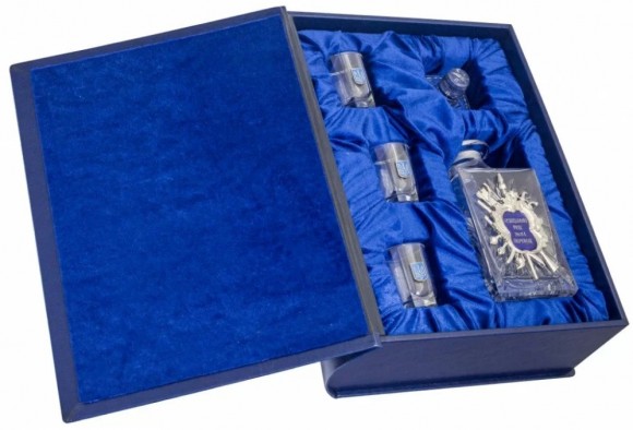 Набор графин + 3 стопки для водки "Козацькому роду нема переводу"