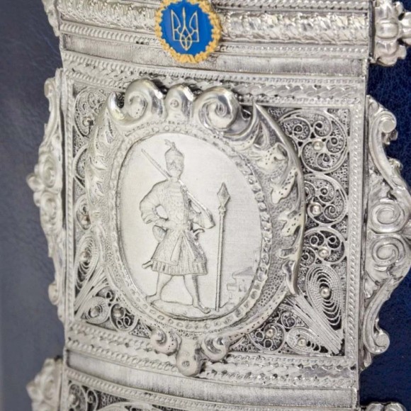 Набор графин + 3 стопки для водки "Козацькому роду нема переводу"