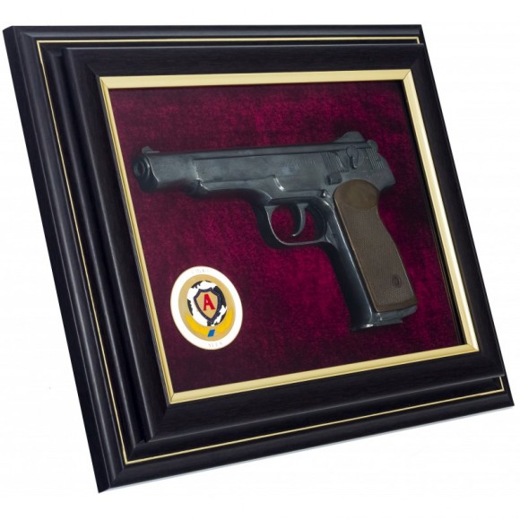 Подарунковий настінний колаж пістолет ПС і емблема Альфа