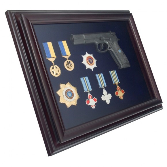 Подарунковий настінний колаж пістолет Форт з нагородами