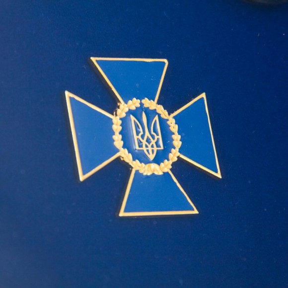 Подарунковий настінний колаж пістолет Парабелум та емблема СБУ