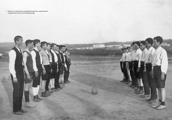 Копаний м’яч. Коротка iсторiя украïнського футболу в Галичинi 1909–1944 Копаний м’яч. Коротка iсторiя украïнського футболу в Галичинi 1909–1944