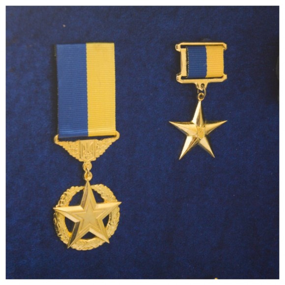 Подарунковий настінний колаж пістолет Форт з нагородами Подарунковий настінний колаж пістолет Форт з нагородами