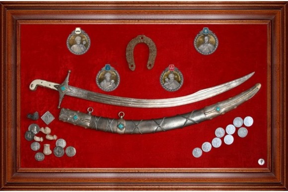 Подарунковий настінний колаж шабля Карабела і гетьмани України Подарунковий настінний колаж шабля Карабела і гетьмани України