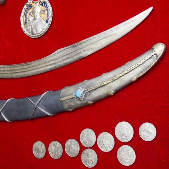 Подарунковий настінний колаж шабля Карабела і гетьмани України Подарунковий настінний колаж шабля Карабела і гетьмани України