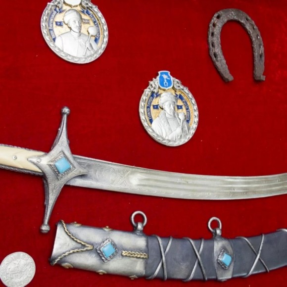 Подарунковий настінний колаж шабля Карабела і гетьмани України Подарунковий настінний колаж шабля Карабела і гетьмани України