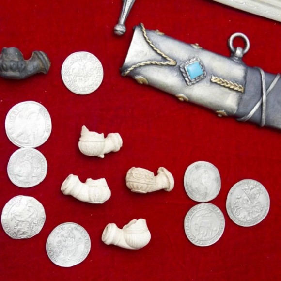 Подарунковий настінний колаж шабля Карабела і гетьмани України Подарунковий настінний колаж шабля Карабела і гетьмани України