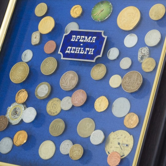 Колаж "Час - Гроші" Колаж "Час - Гроші"
