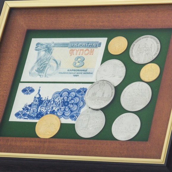 Колаж "Історія України в монетах і банкнотах"