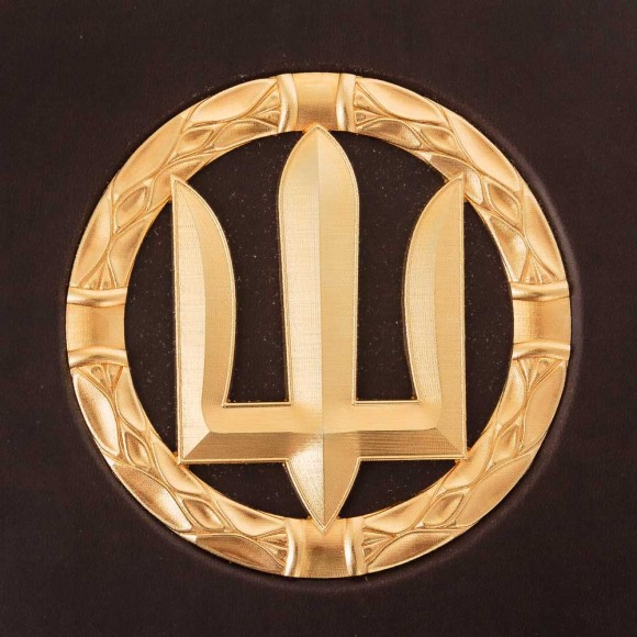 In hoc signo vinces. Історія підрозділів Сухопутних військ Збройних Сил України в знаках і символах