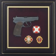 Подарочный коллаж на стену пистолет Макарова и награды Подарочный коллаж на стену пистолет Макарова и награды