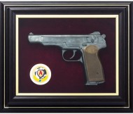 Подарочный коллаж на стену пистолет ПС и эмблема Альфа Подарочный коллаж на стену пистолет ПС и эмблема Альфа